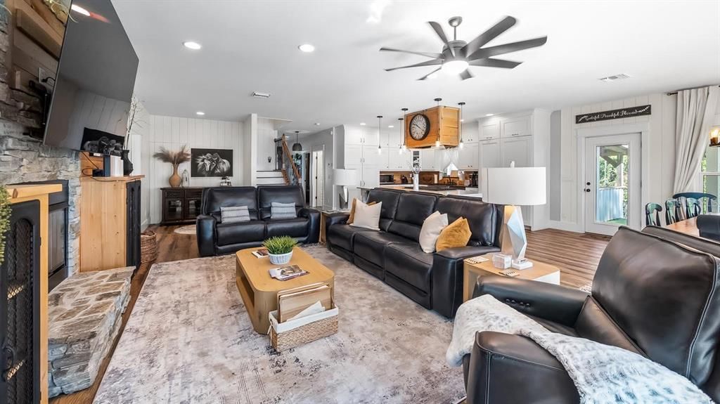 For Sale: $1,449,000 (4 beds, 4 baths, 3220 Square Feet)