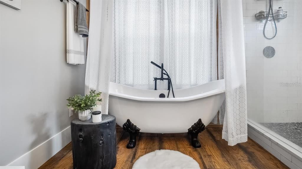 For Sale: $1,449,000 (4 beds, 4 baths, 3220 Square Feet)