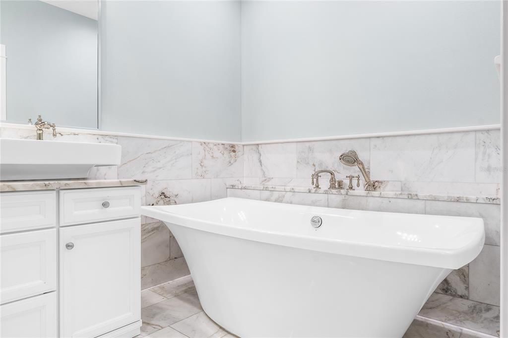 For Sale: $1,469,100 (5 beds, 4 baths, 3046 Square Feet)