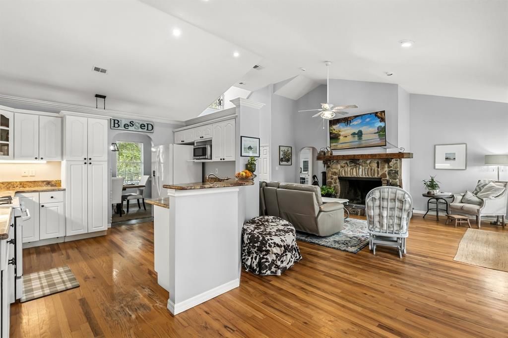 For Sale: $1,045,000 (3 beds, 2 baths, 2095 Square Feet)