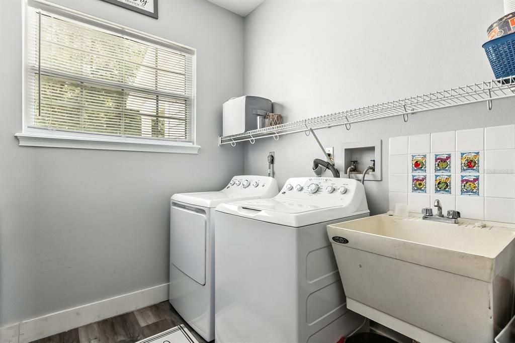 For Sale: $1,045,000 (3 beds, 2 baths, 2095 Square Feet)