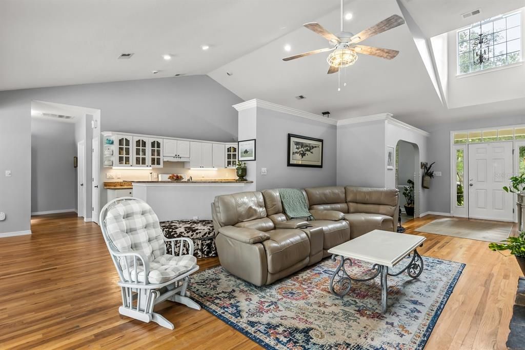 For Sale: $1,045,000 (3 beds, 2 baths, 2095 Square Feet)