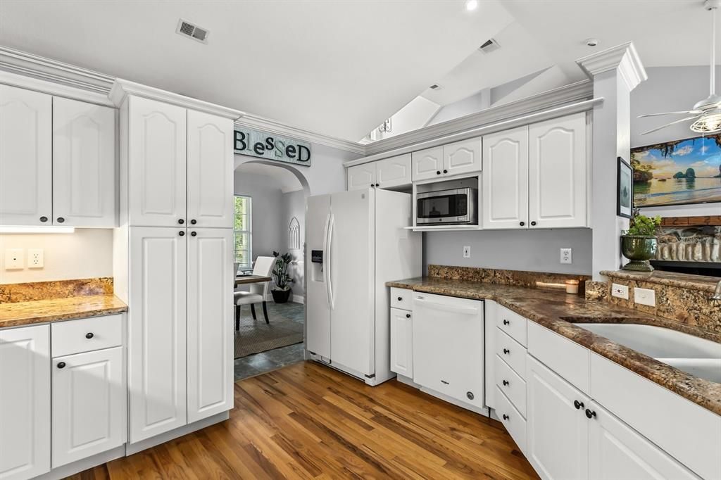 For Sale: $1,045,000 (3 beds, 2 baths, 2095 Square Feet)