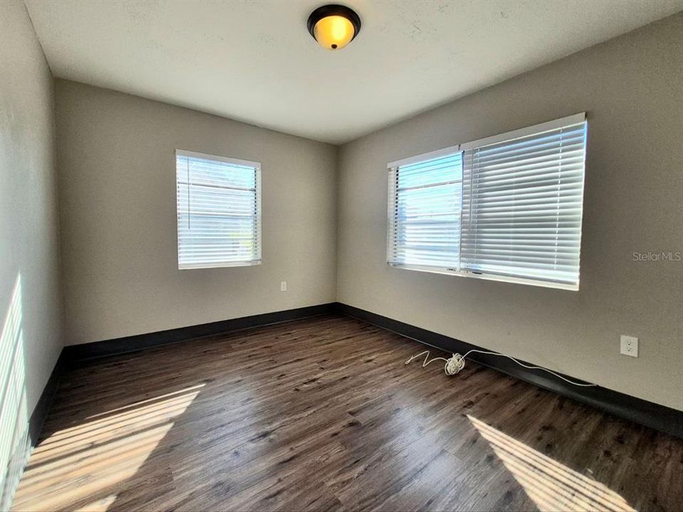 For Rent: $1,500 (2 beds, 1 baths, 727 Square Feet)