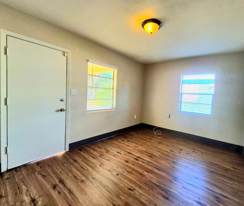 For Rent: $1,500 (2 beds, 1 baths, 727 Square Feet)