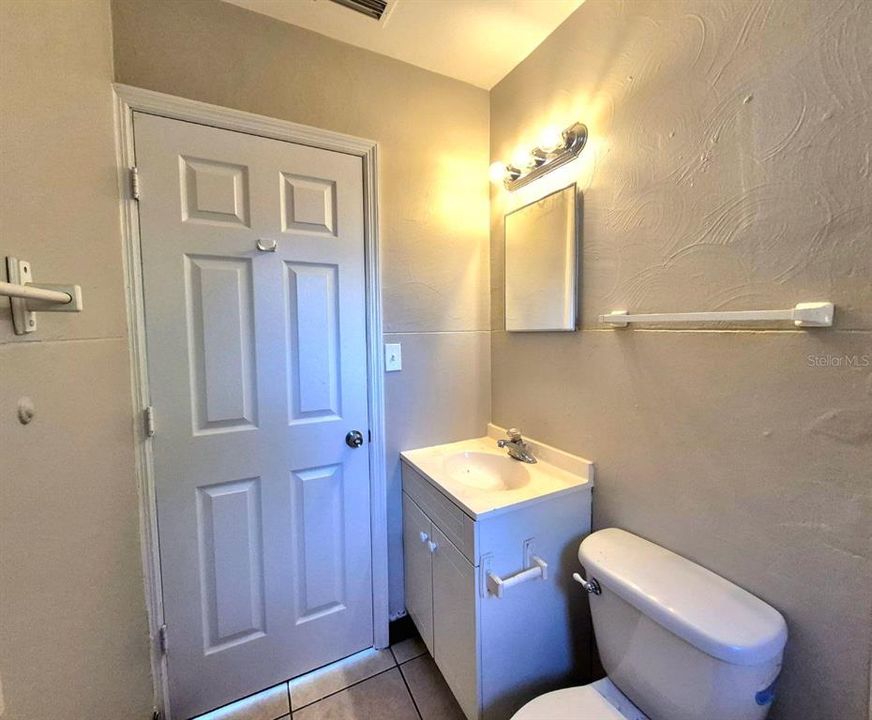 For Rent: $1,500 (2 beds, 1 baths, 727 Square Feet)