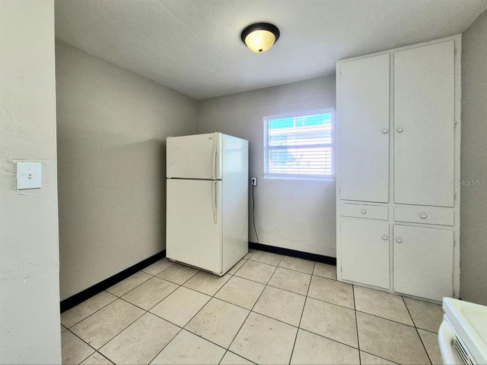 For Rent: $1,500 (2 beds, 1 baths, 727 Square Feet)