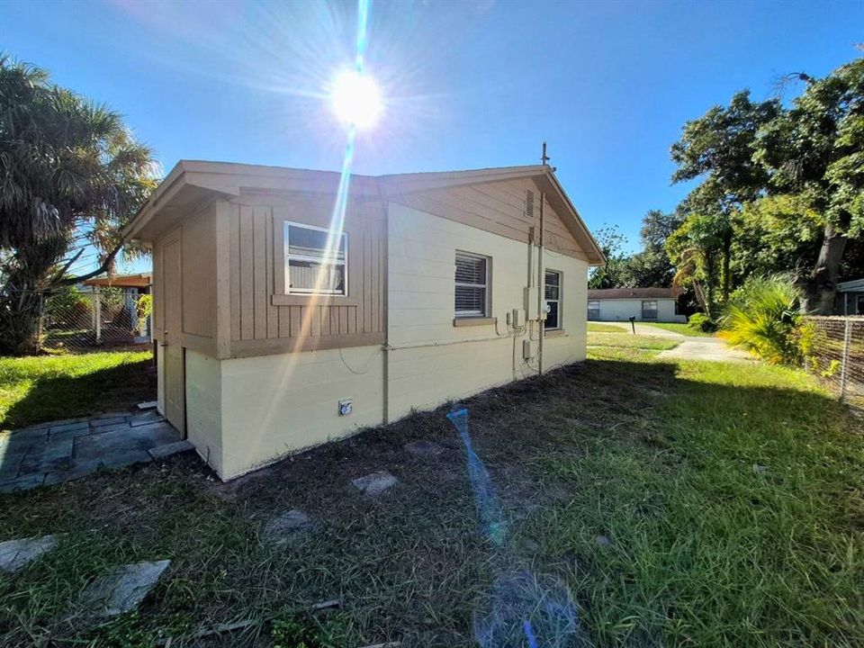 For Rent: $1,500 (2 beds, 1 baths, 727 Square Feet)