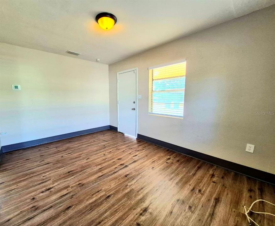For Rent: $1,500 (2 beds, 1 baths, 727 Square Feet)