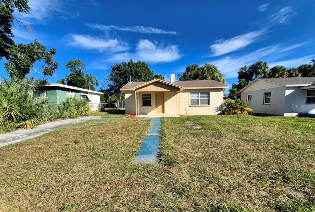 For Rent: $1,500 (2 beds, 1 baths, 727 Square Feet)