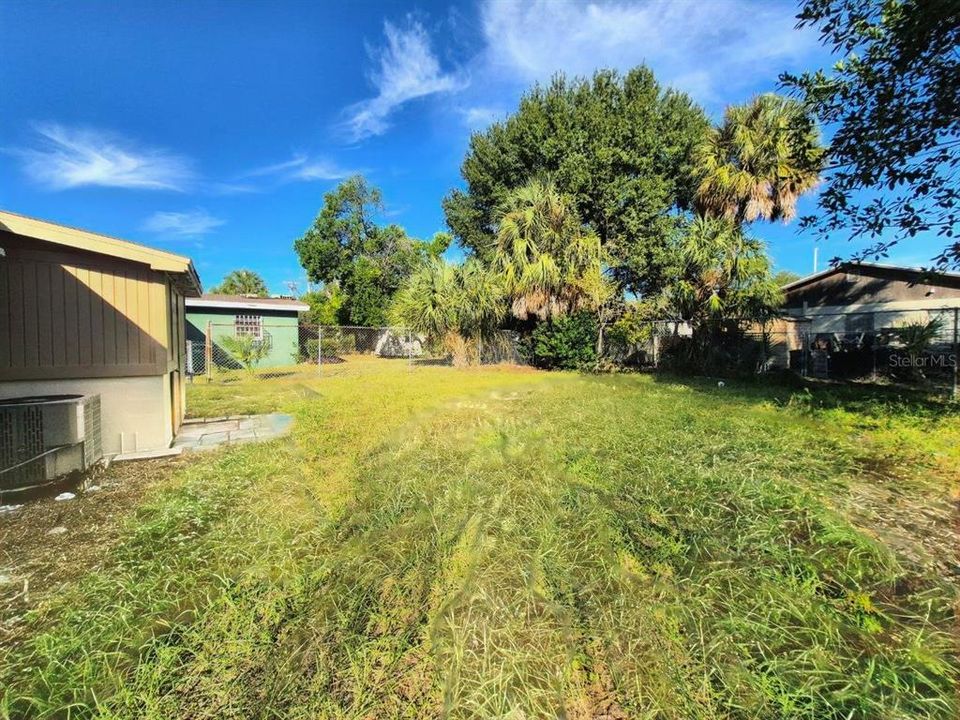 For Rent: $1,500 (2 beds, 1 baths, 727 Square Feet)