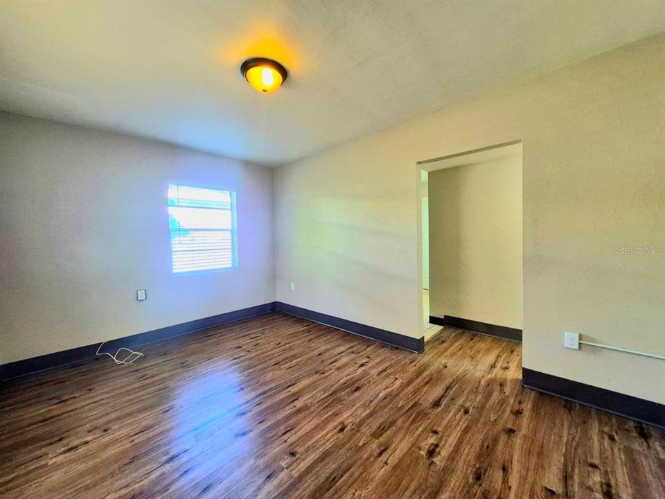 For Rent: $1,500 (2 beds, 1 baths, 727 Square Feet)