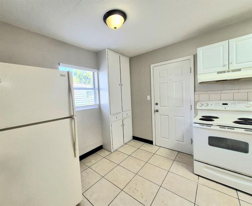 For Rent: $1,500 (2 beds, 1 baths, 727 Square Feet)