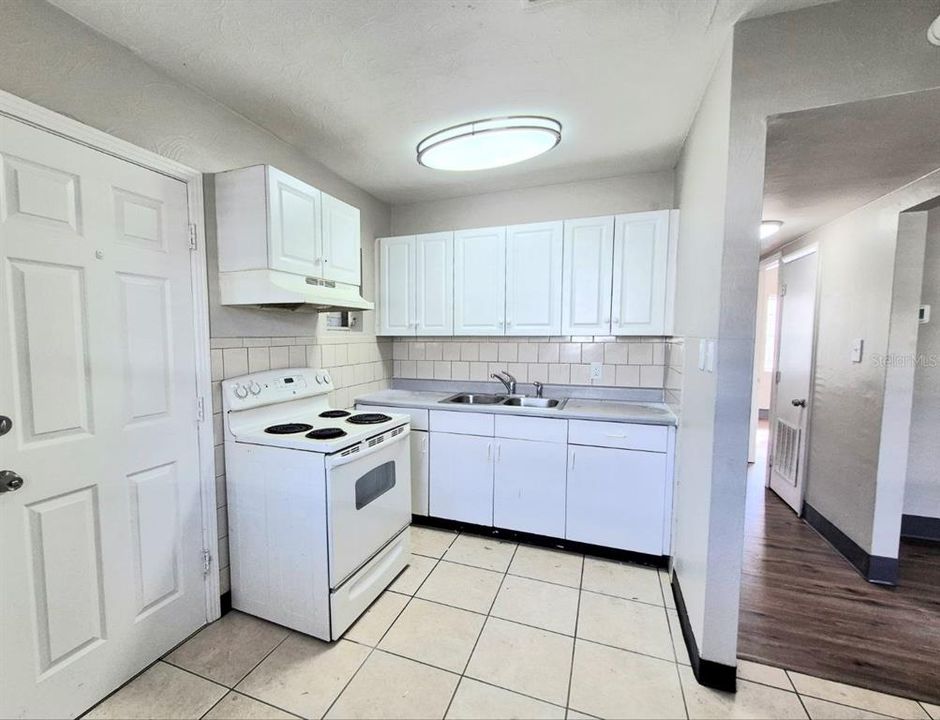 For Rent: $1,500 (2 beds, 1 baths, 727 Square Feet)