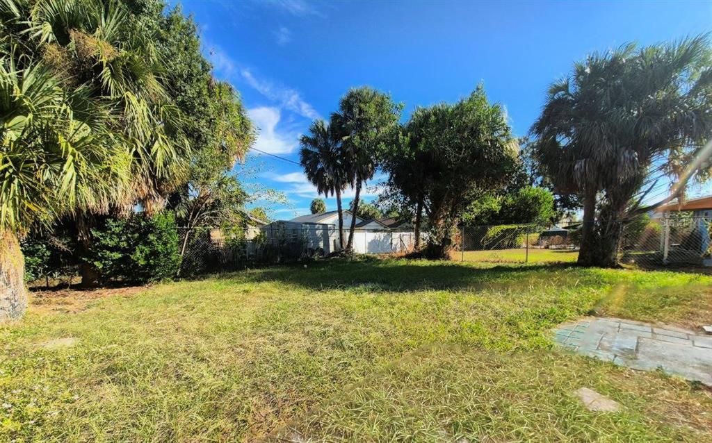 For Rent: $1,500 (2 beds, 1 baths, 727 Square Feet)