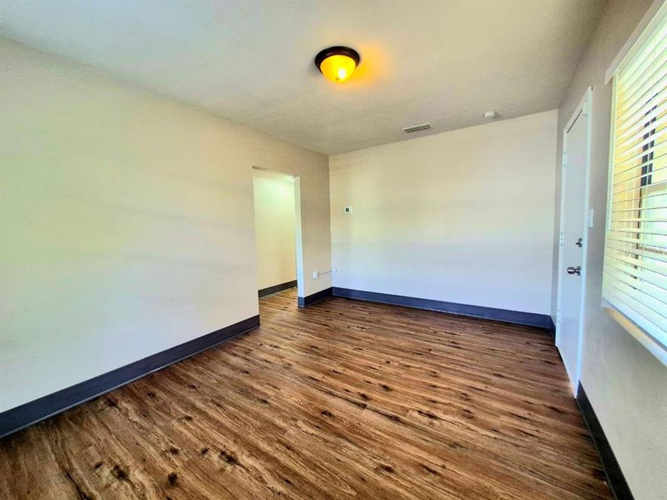 For Rent: $1,500 (2 beds, 1 baths, 727 Square Feet)