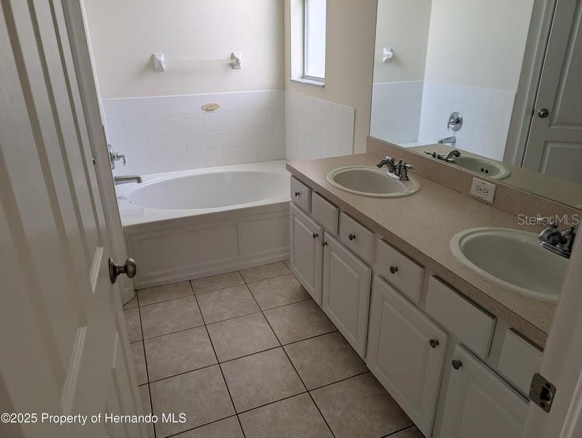 待售: $299,900 (3 贝兹, 2 浴室, 1728 平方英尺)