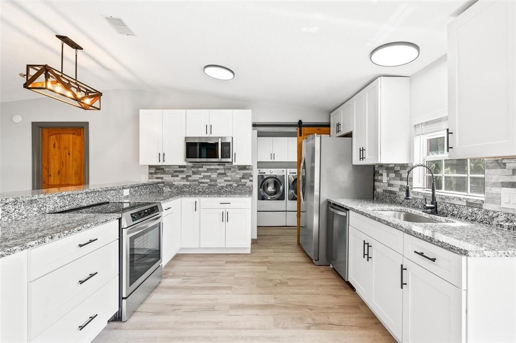 На продажу: $549,998 (3 спален, 2 ванн, 1296 Квадратных фут)