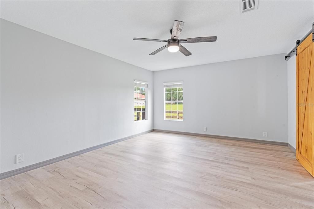 На продажу: $549,998 (3 спален, 2 ванн, 1296 Квадратных фут)