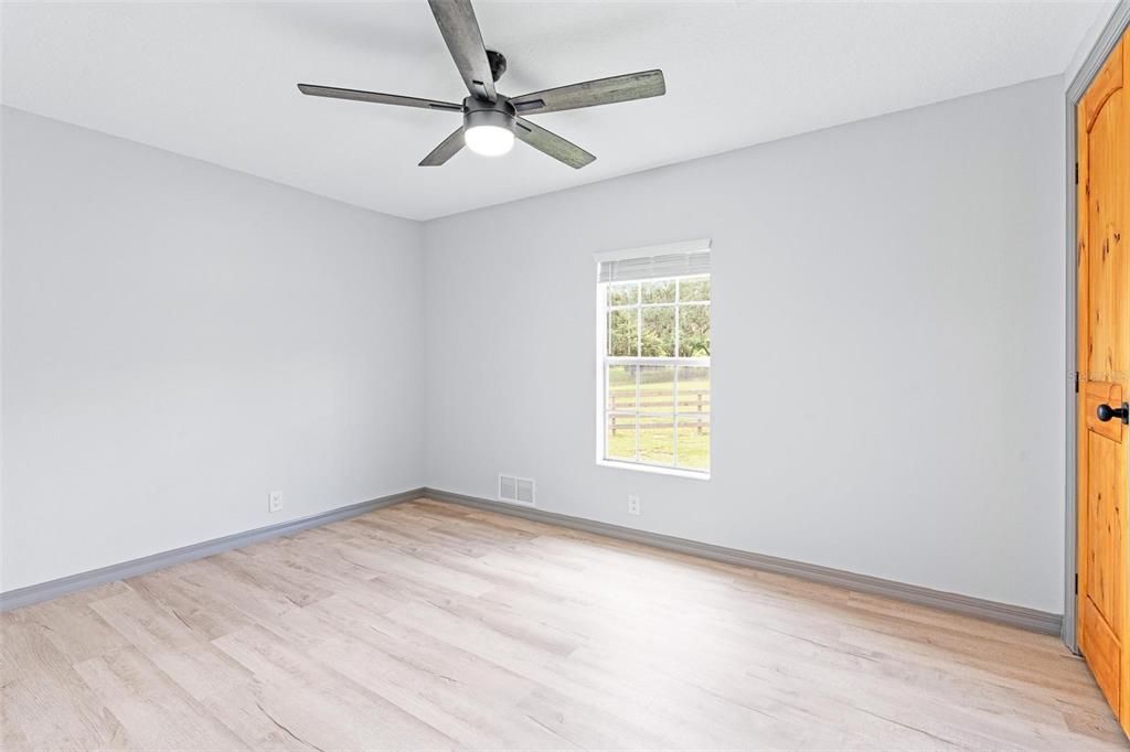 На продажу: $549,998 (3 спален, 2 ванн, 1296 Квадратных фут)