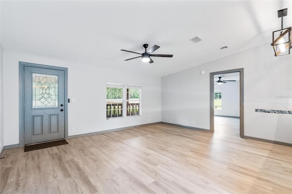 На продажу: $549,998 (3 спален, 2 ванн, 1296 Квадратных фут)