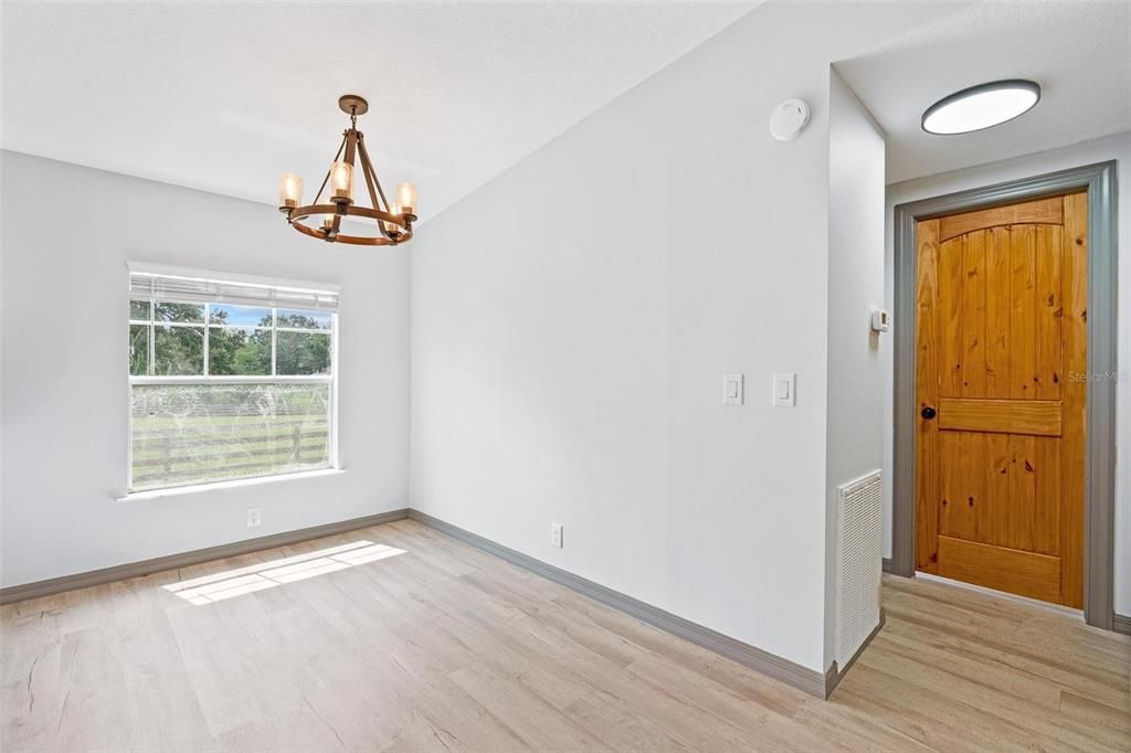 На продажу: $549,998 (3 спален, 2 ванн, 1296 Квадратных фут)