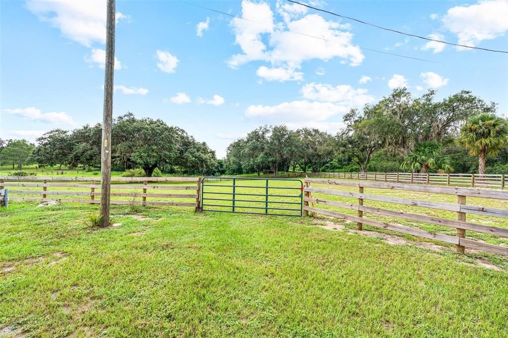 For Sale: $515,000 (3 beds, 2 baths, 1296 Square Feet)
