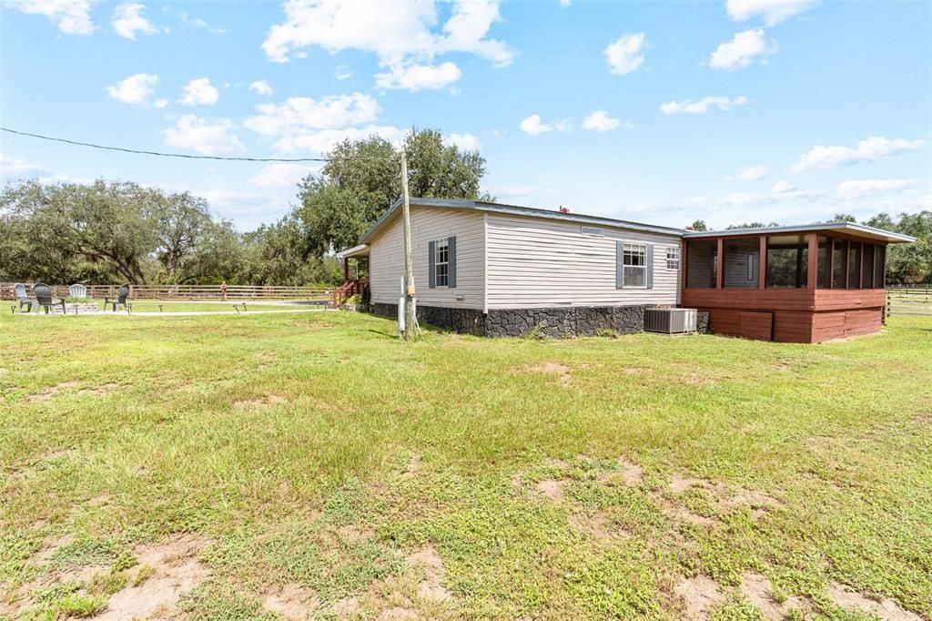 For Sale: $515,000 (3 beds, 2 baths, 1296 Square Feet)