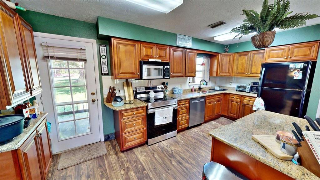 For Sale: $483,500 (3 beds, 2 baths, 1484 Square Feet)