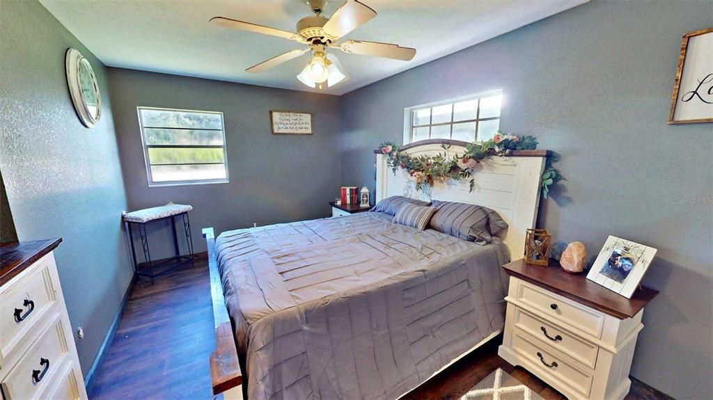 For Sale: $483,500 (3 beds, 2 baths, 1484 Square Feet)