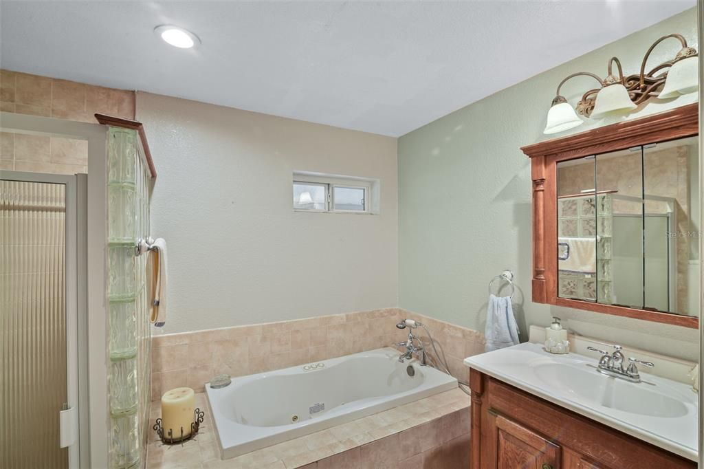 En Venta: $2,500,000 (4 camas, 5 baños, 3588 Pies cuadrados)