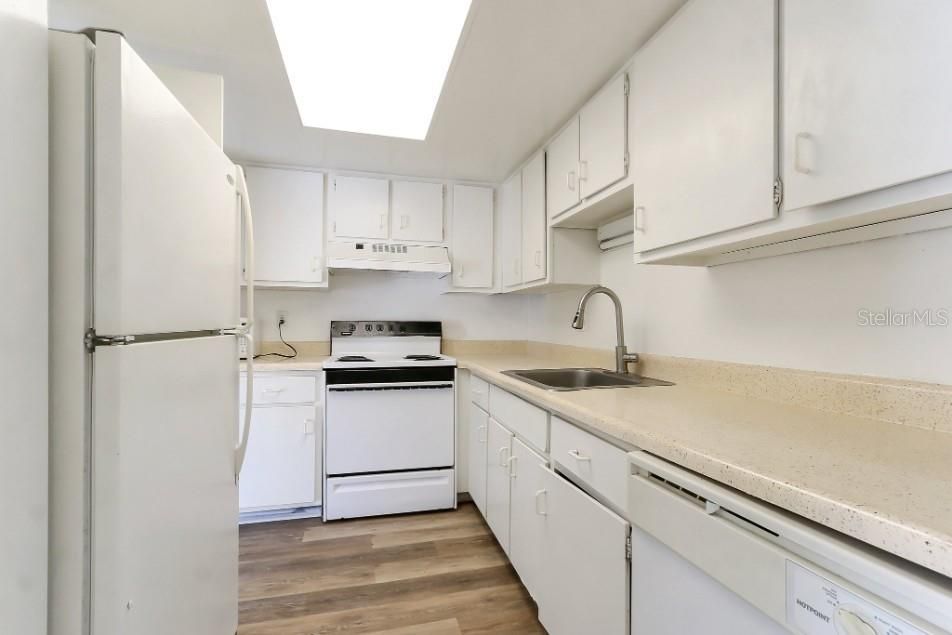 待售: $145,000 (3 贝兹, 2 浴室, 1428 平方英尺)