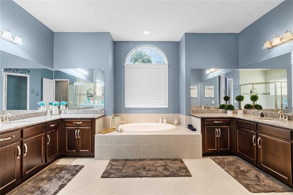 На продажу: $1,450,000 (6 спален, 5 ванн, 4874 Квадратных фут)