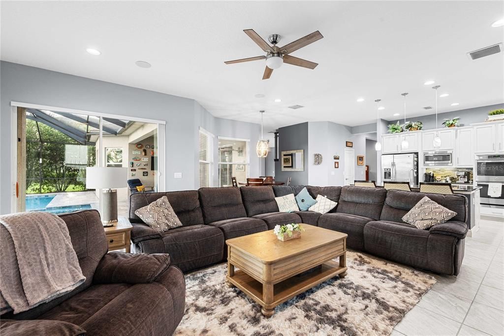 На продажу: $1,450,000 (6 спален, 5 ванн, 4874 Квадратных фут)