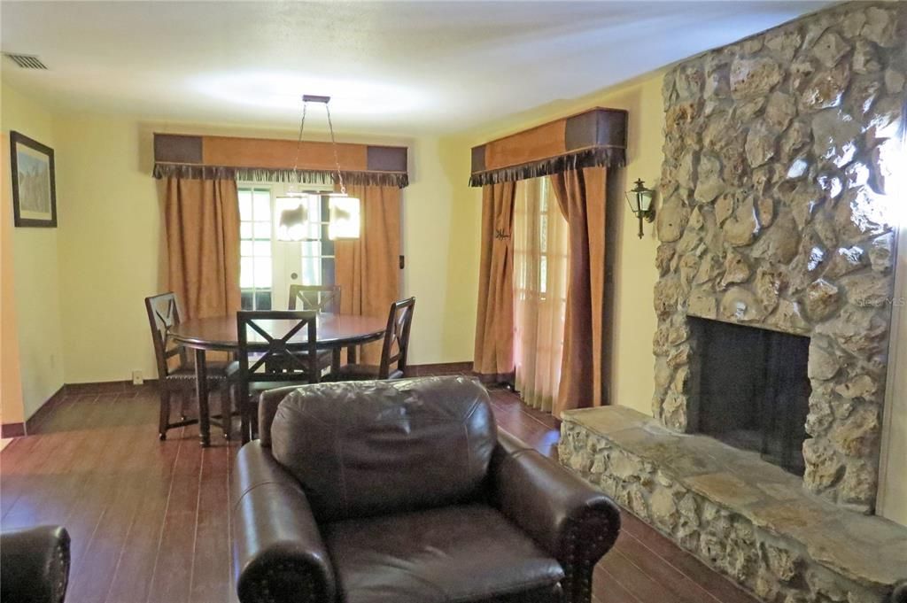 На продажу: $295,000 (2 спален, 2 ванн, 1146 Квадратных фут)