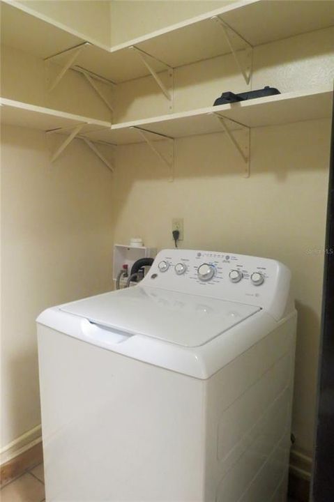 На продажу: $295,000 (2 спален, 2 ванн, 1146 Квадратных фут)