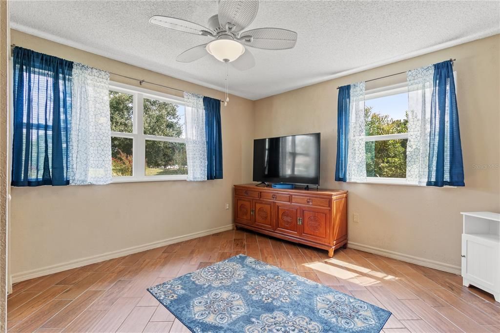 Active With Contract: $224,500 (2 beds, 2 baths, 1480 Square Feet)