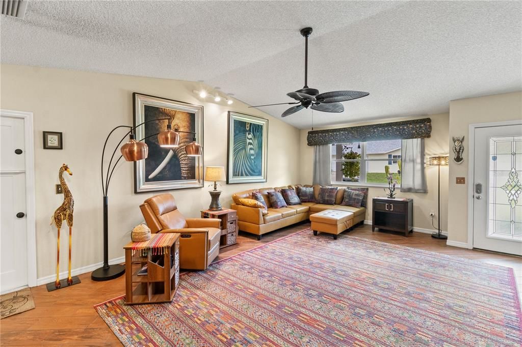 Active With Contract: $224,500 (2 beds, 2 baths, 1480 Square Feet)