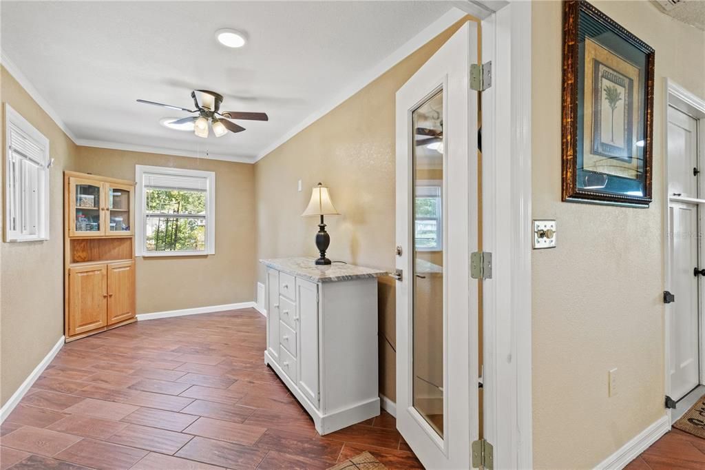 Active With Contract: $224,500 (2 beds, 2 baths, 1480 Square Feet)