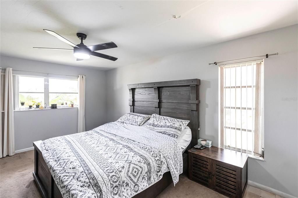 For Sale: $259,900 (2 beds, 2 baths, 1315 Square Feet)