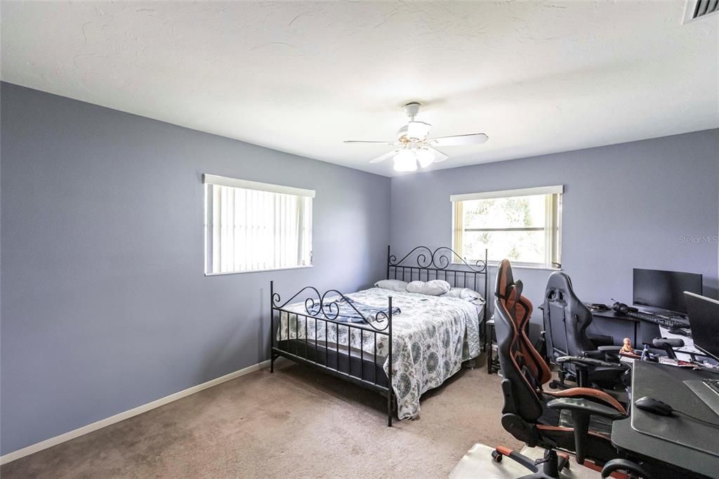 For Sale: $259,900 (2 beds, 2 baths, 1315 Square Feet)