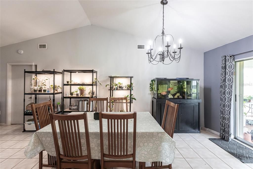 For Sale: $259,900 (2 beds, 2 baths, 1315 Square Feet)