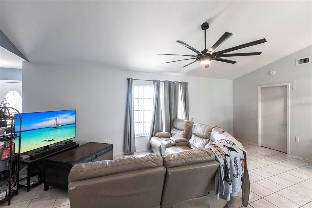 For Sale: $259,900 (2 beds, 2 baths, 1315 Square Feet)