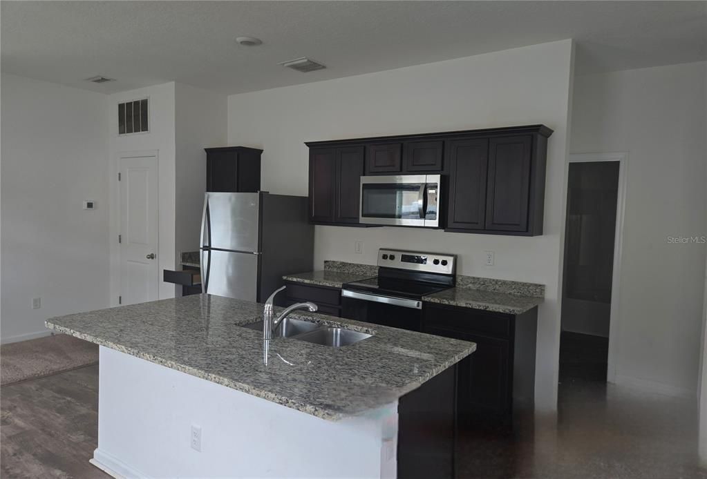 For Sale: $269,900 (3 beds, 2 baths, 1372 Square Feet)
