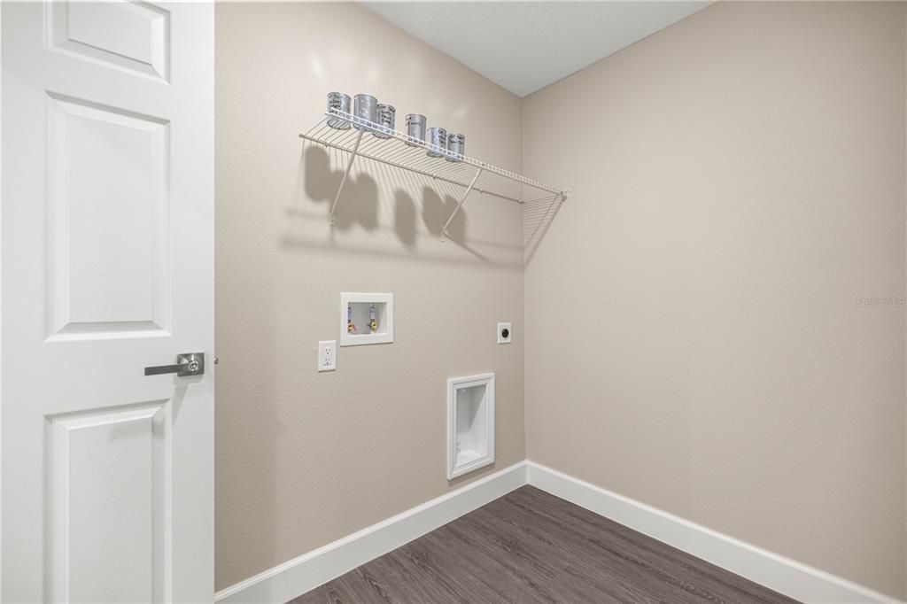 Под контрактом: $279,900 (3 спален, 2 ванн, 1478 Квадратных фут)