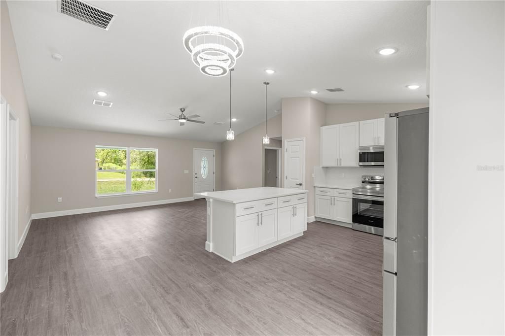 Под контрактом: $279,900 (3 спален, 2 ванн, 1478 Квадратных фут)