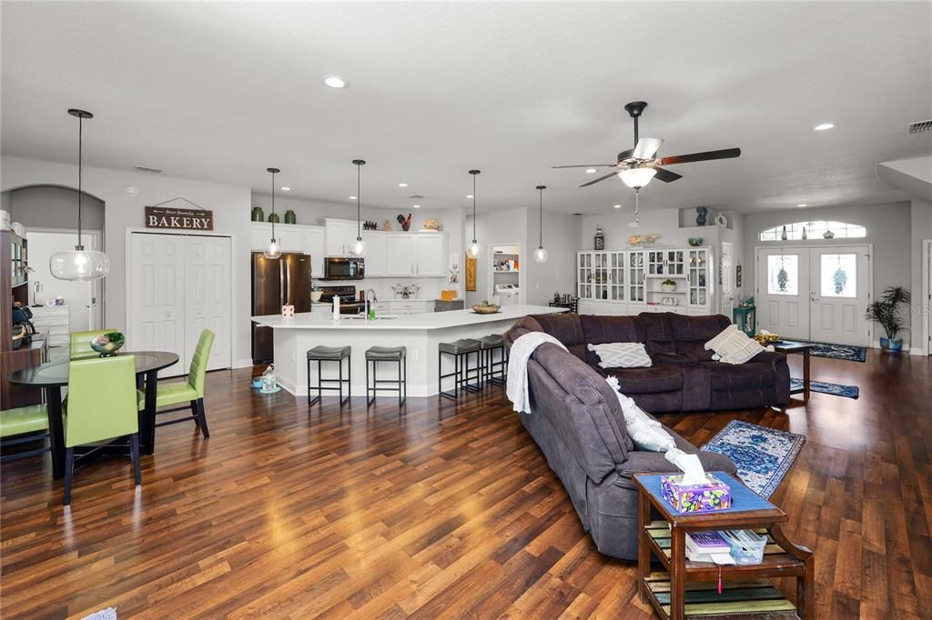 Active With Contract: $659,000 (5 beds, 3 baths, 2952 Square Feet)