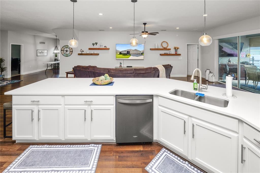 Active With Contract: $659,000 (5 beds, 3 baths, 2952 Square Feet)