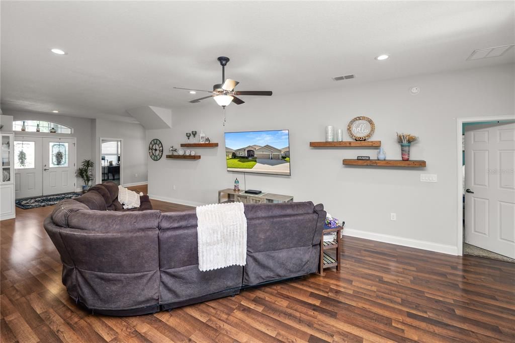 Active With Contract: $659,000 (5 beds, 3 baths, 2952 Square Feet)