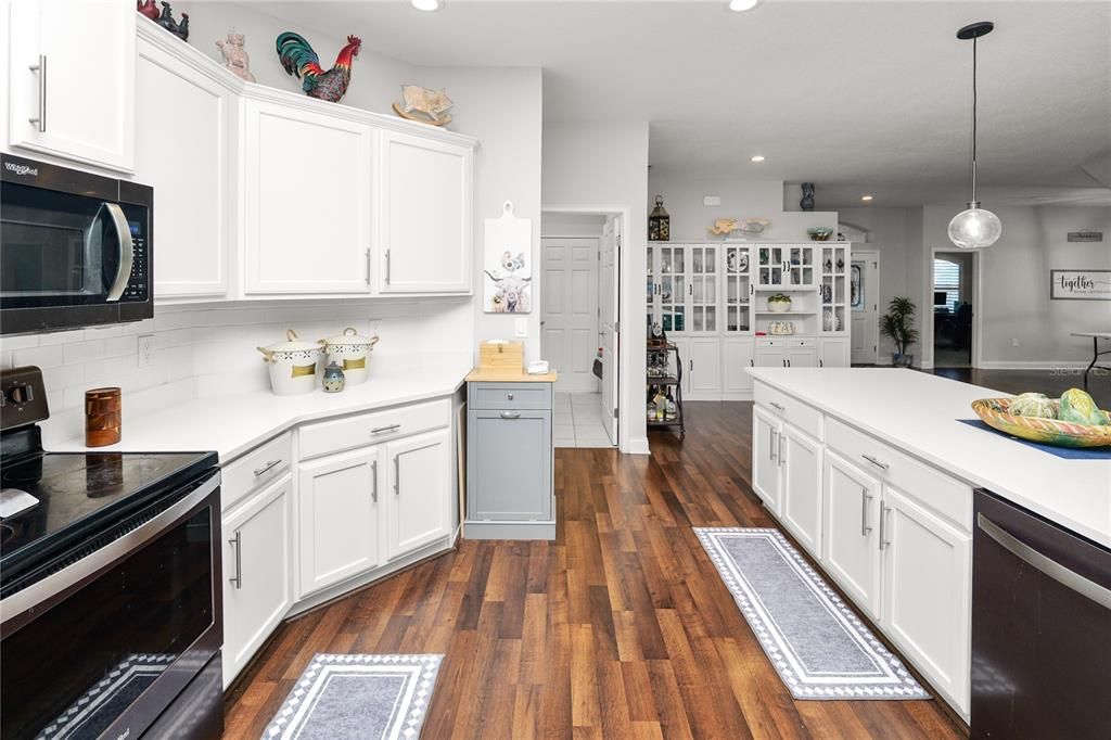 Active With Contract: $659,000 (5 beds, 3 baths, 2952 Square Feet)